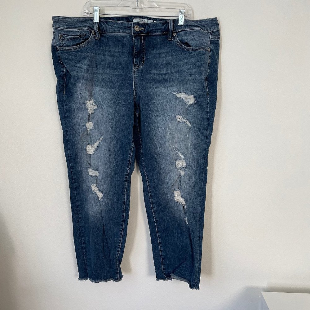 Torrid Boyfriend Distressed Denim Jeans High Rise Raw Hem